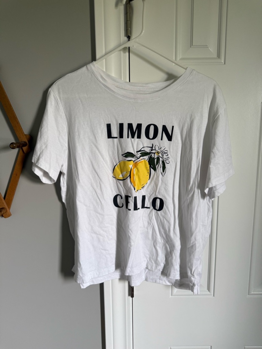 Limoncello White Graphic Crop Top